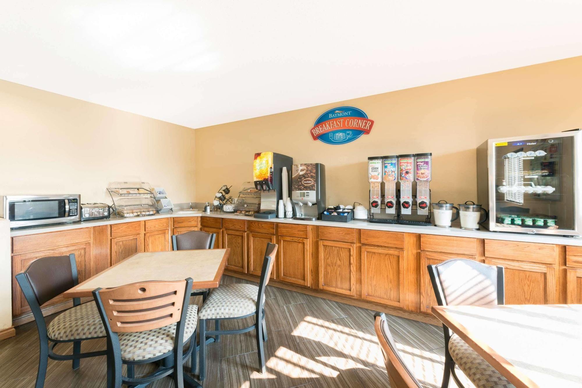 Baymont By Wyndham Louisville South I 65 Brooks Exterior foto